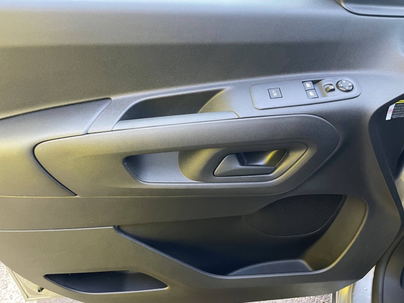 Image OPEL Combo Cargo XL 750kg 100 kW Batterie 50 kWh