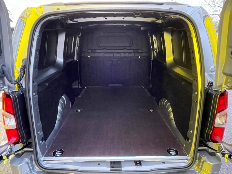 Image OPEL Combo Cargo XL 750kg 100 kW Batterie 50 kWh