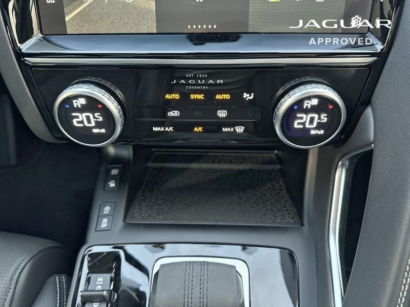 Image JAGUAR E-Pace P300e PHEV 309ch R-Dynamic HSE