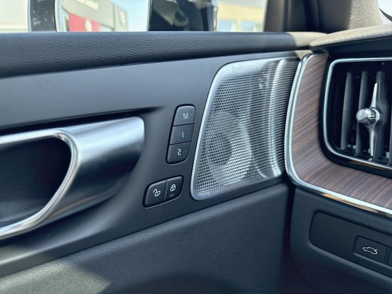 Image VOLVO XC60 T6 Hybride Rechargeable 253 + 145ch Ultra Style Dark Geartronic 8 AWD