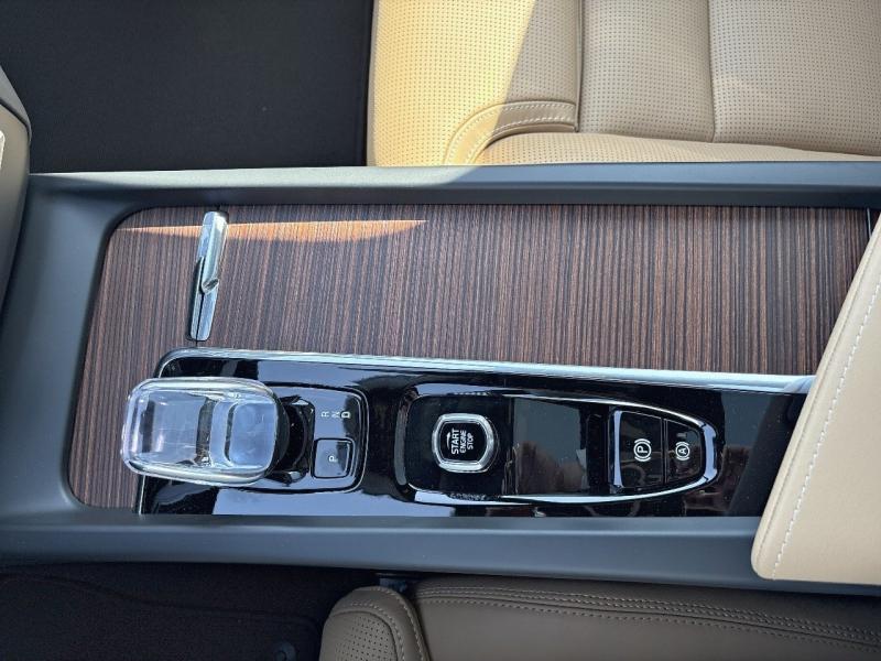 Image VOLVO XC60 T6 Hybride Rechargeable 253 + 145ch Ultra Style Dark Geartronic 8 AWD