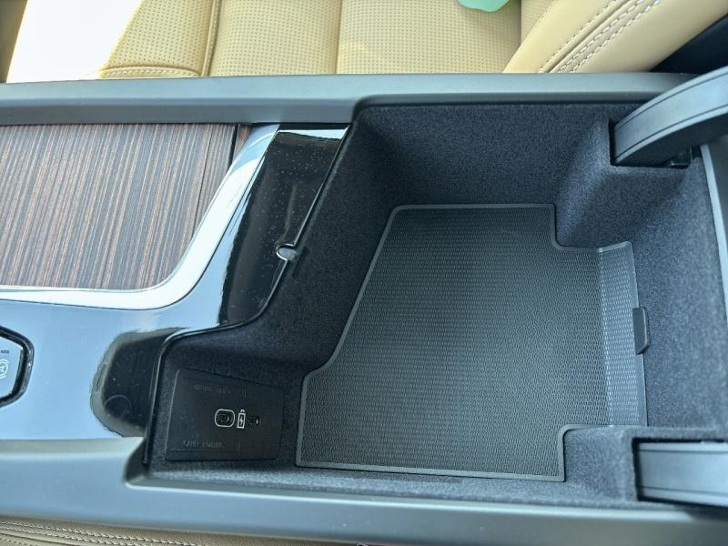 Image VOLVO XC60 T6 Hybride Rechargeable 253 + 145ch Ultra Style Dark Geartronic 8 AWD