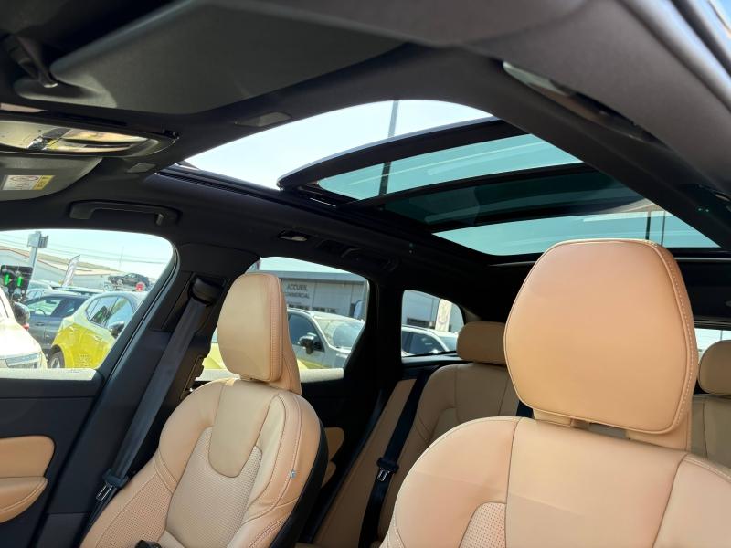 Image VOLVO XC60 T6 Hybride Rechargeable 253 + 145ch Ultra Style Dark Geartronic 8 AWD