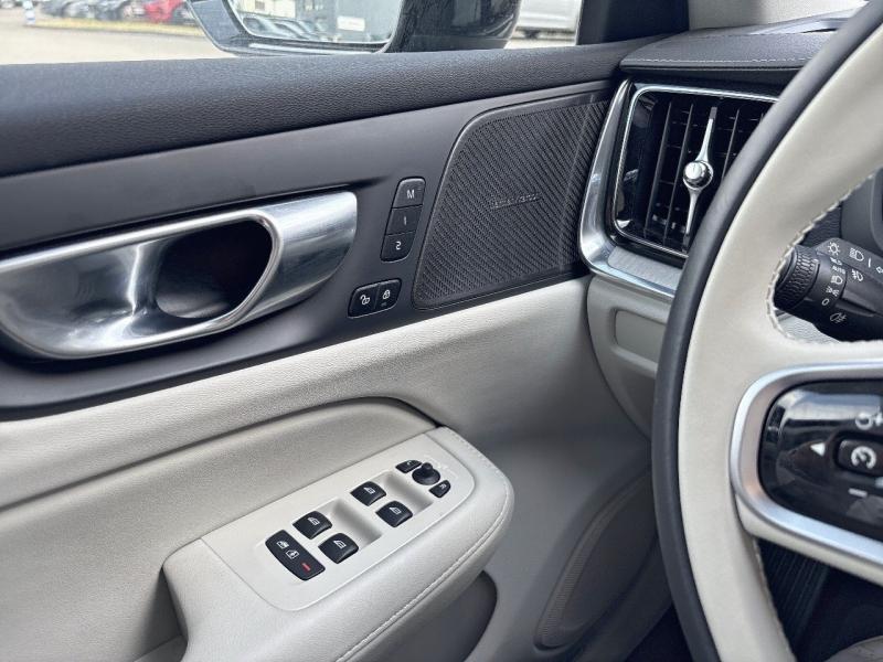 Image VOLVO V60 B4 197ch Ultra Style Dark DCT 7