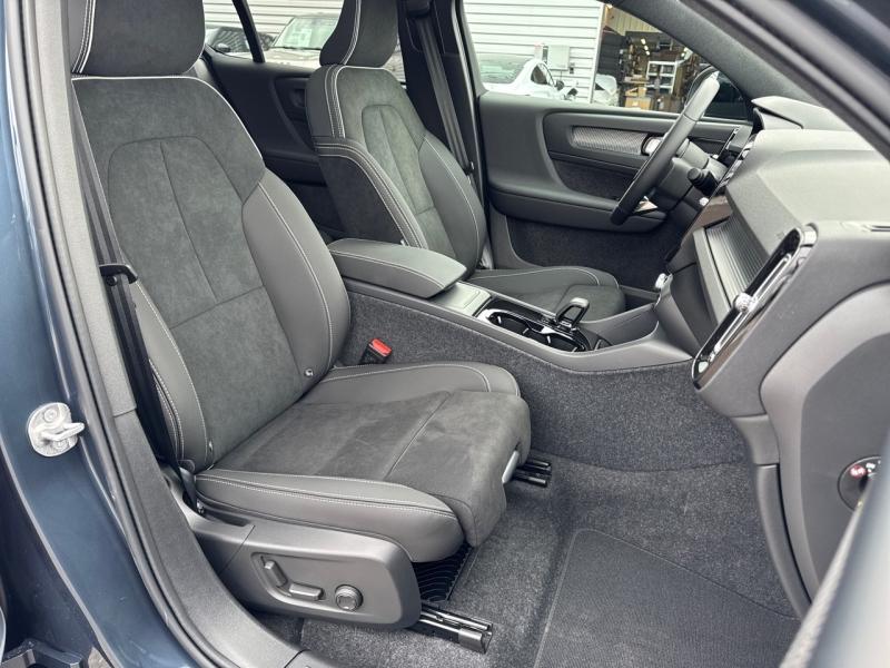 Image VOLVO EC40 Single Extended Range 252ch Black Edition