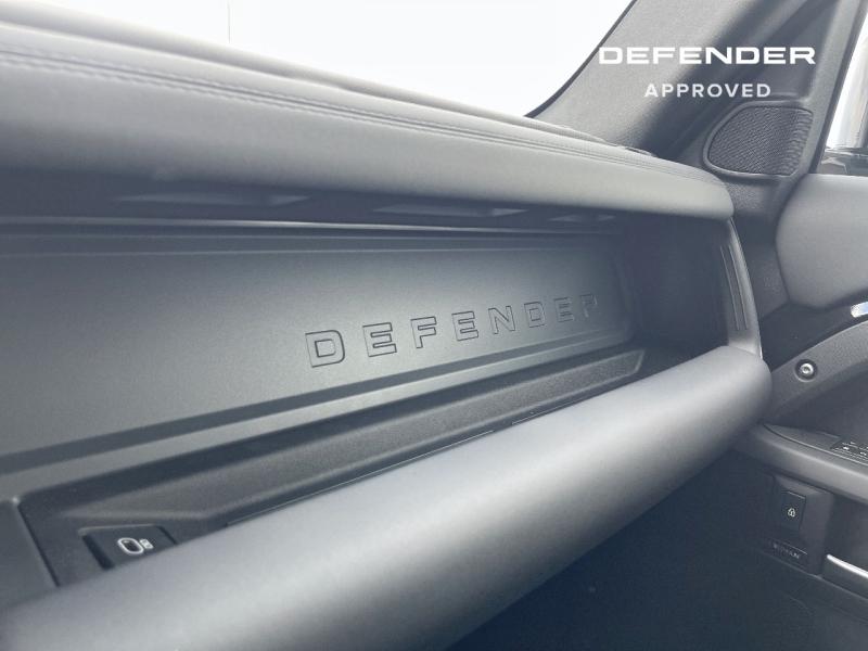 Image LAND-ROVER Defender 110 2.0 P300e PHEV Black Edition