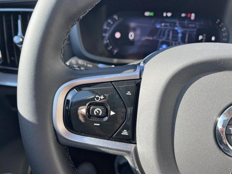 Image VOLVO V60 B4 197ch Ultra Style Dark DCT 7