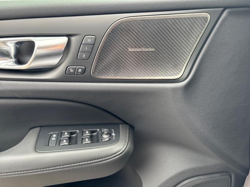 Image VOLVO V60 B4 197ch Ultra Style Dark DCT 7