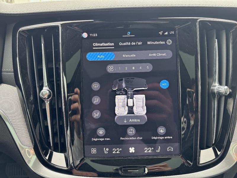 Image VOLVO V60 B4 197ch Ultra Style Dark DCT 7