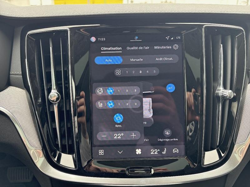 Image VOLVO V60 B4 197ch Ultra Style Dark DCT 7