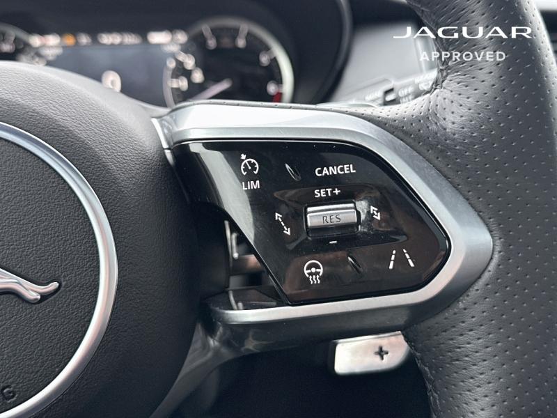 Image JAGUAR E-Pace P300e PHEV 309ch R-Dynamic HSE