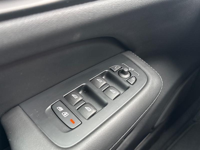 Image VOLVO V60 B4 197ch Ultra Style Dark DCT 7