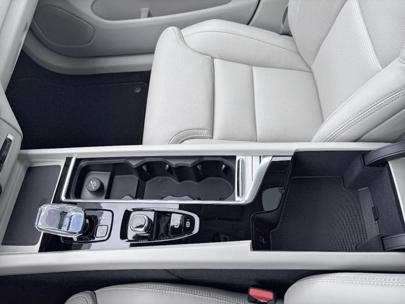 Image VOLVO XC60 T6 Hybride Rechargeable 350ch Ultra Style Dark Geartronic 8 AWD