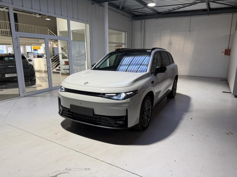 Photo LEAPMOTOR C10 REEV 215ch 28,4 kWh Design MY25