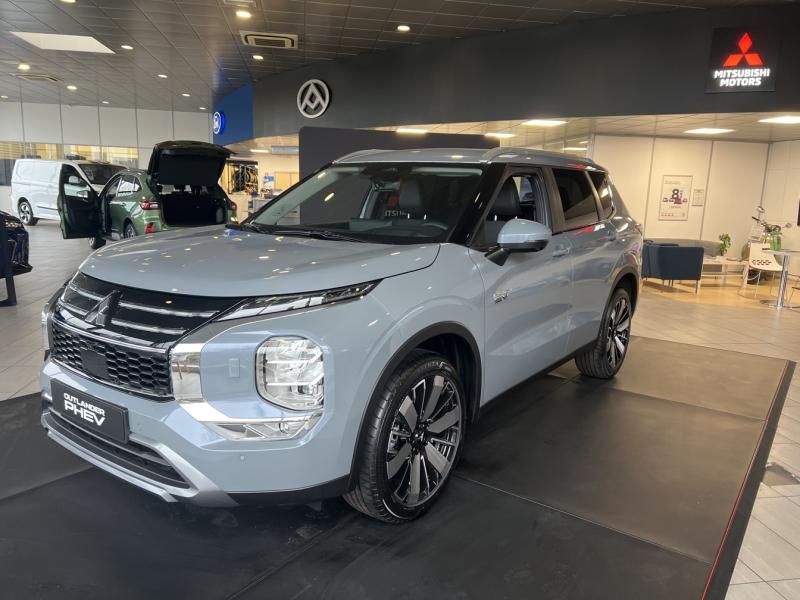 Photo MITSUBISHI Outlander 2.4 PHEV 306ch Intense 4WD