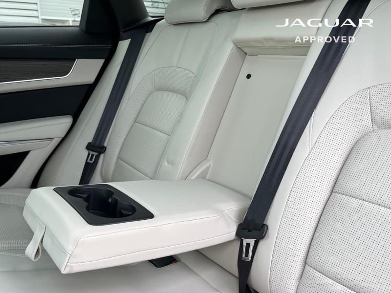 Image JAGUAR F-Pace P400e Plug-in-Hybrid R-Dynamic HSE BVA8 AWD