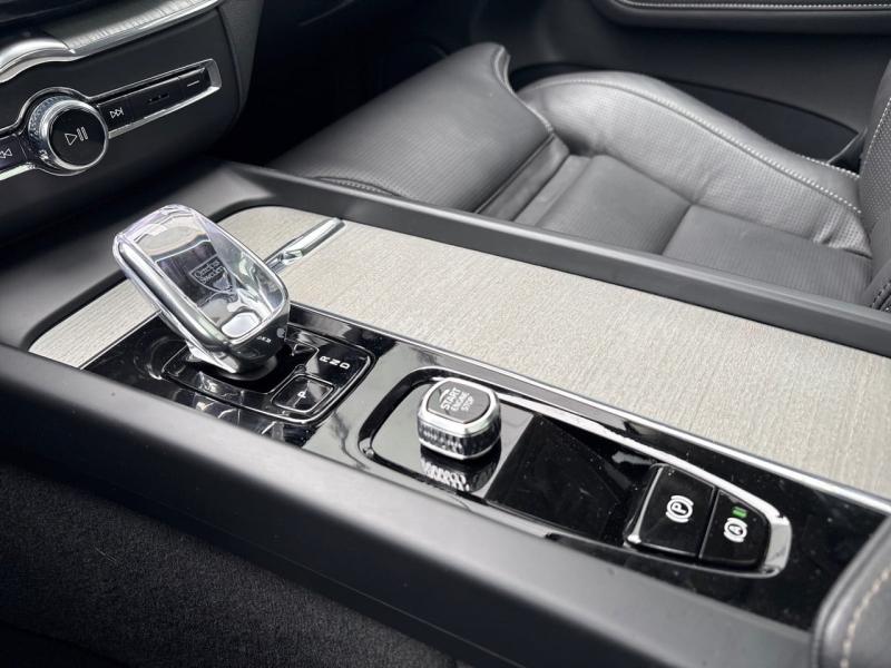 Image VOLVO XC60 T6 Hybride Rechargeable 350ch Ultra Style Dark Geartronic 8 AWD