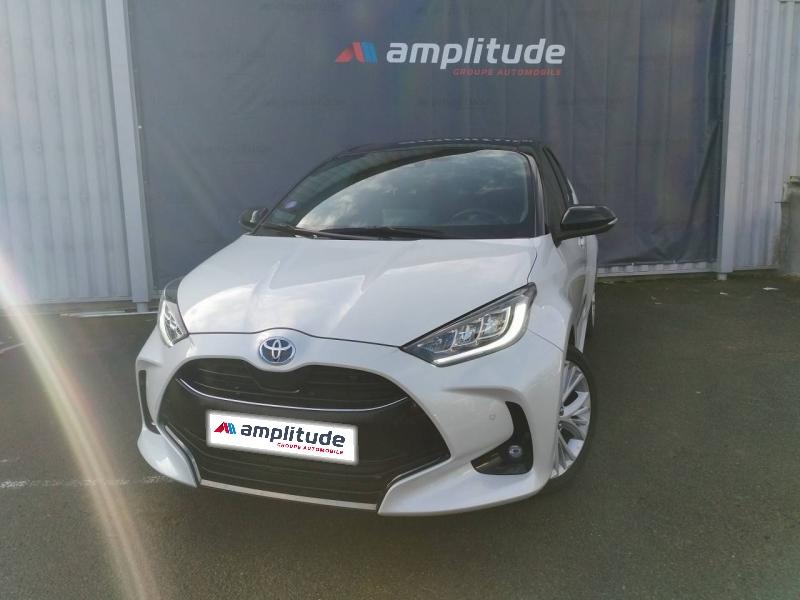 Photo TOYOTA Yaris 116h Dynamic Business 5p + Programme Beyond Zero Academy MY22