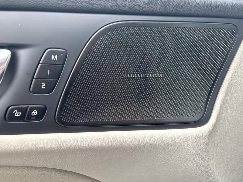 Image VOLVO V60 B4 197ch Ultimate Style Dark Geartronic 8