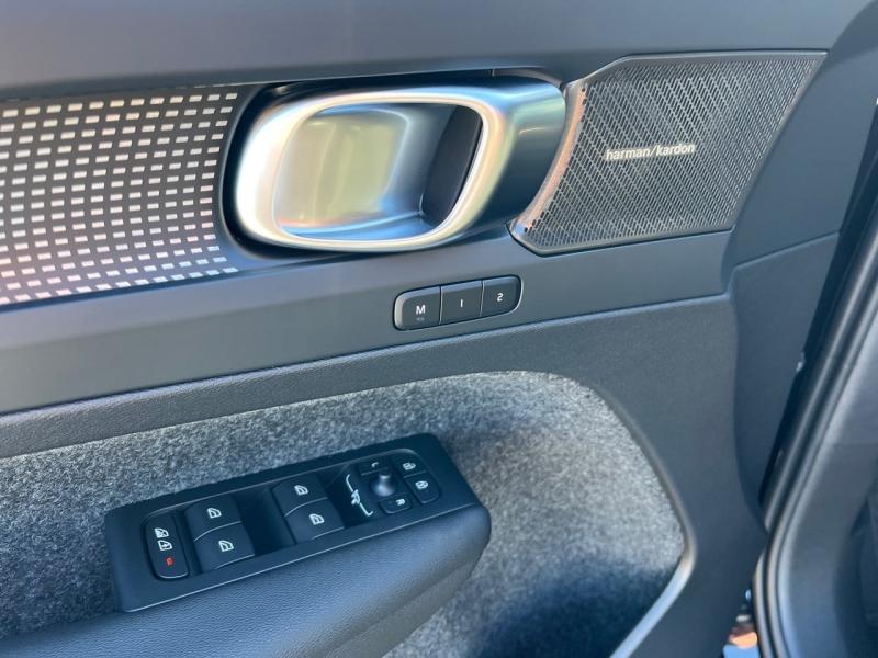 Image VOLVO EX40 Single Extended Range 252ch Black Edition