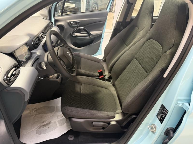 Image LEAPMOTOR T03 Electric 95ch Design