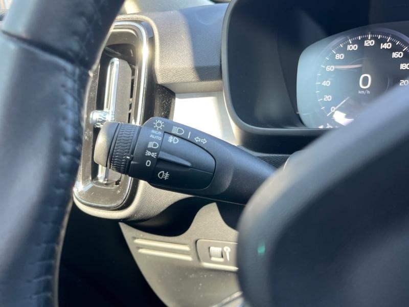 Image VOLVO XC40 D3 AdBlue 150ch Momentum Geartronic 8