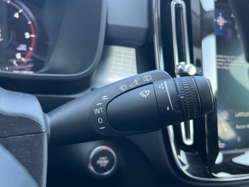 Image VOLVO XC40 D3 AdBlue 150ch Momentum Geartronic 8