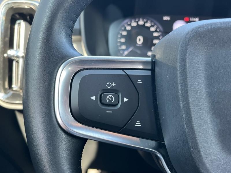 Image VOLVO XC40 D3 AdBlue 150ch Momentum Geartronic 8