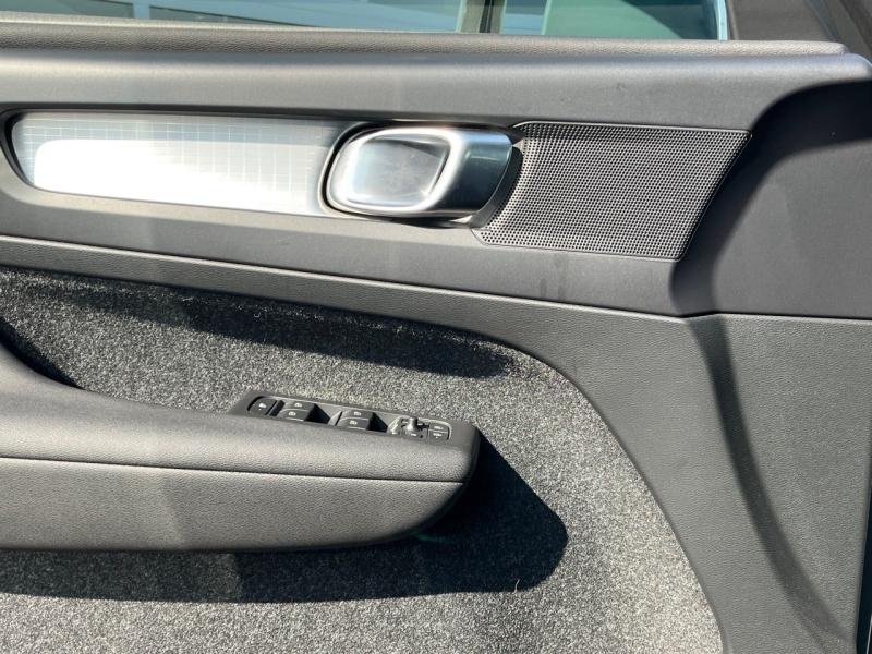 Image VOLVO XC40 D3 AdBlue 150ch Momentum Geartronic 8