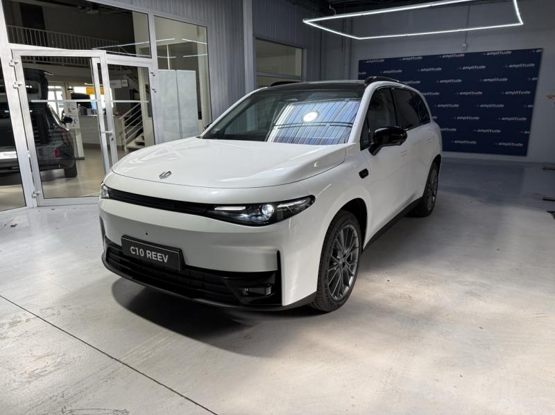 Photo LEAPMOTOR C10 REEV 215ch 28,4 kWh Design MY25