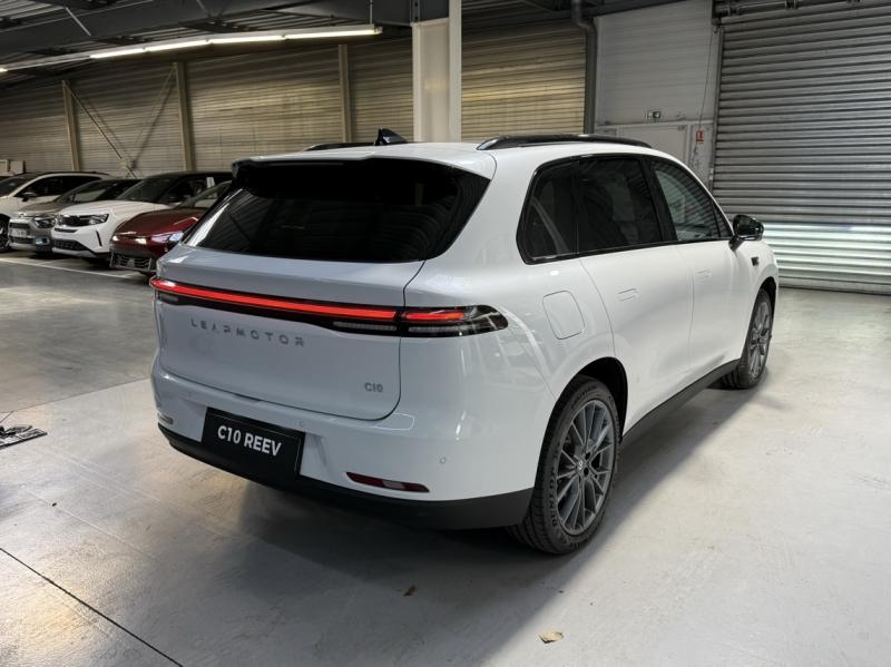 Image LEAPMOTOR C10 REEV 215ch 28,4 kWh Design MY25