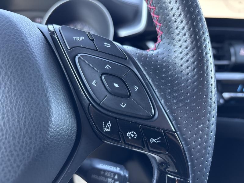 Image TOYOTA C-HR 122h GR-Sport 2WD E-CVT MY20