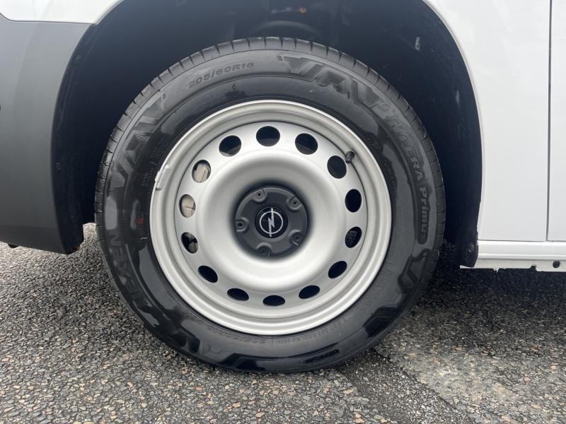 Image OPEL Combo Cargo M Diesel 130ch automatique Pack Premium Connect
