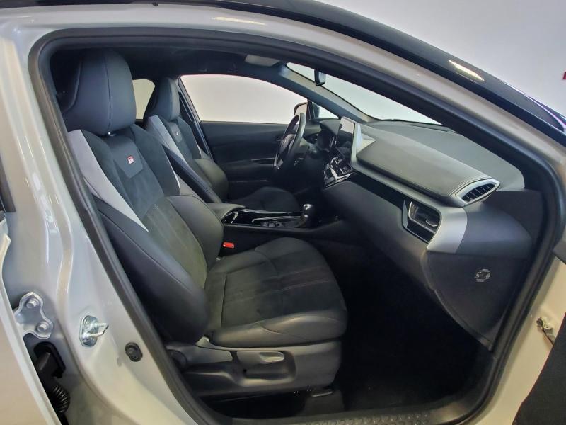 Image TOYOTA C-HR 122h GR-Sport 2WD E-CVT MY20