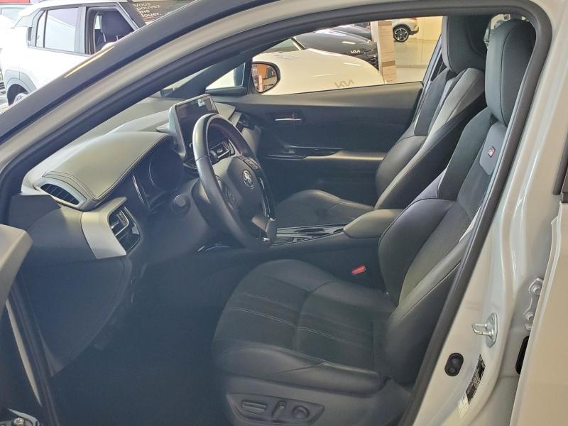 Image TOYOTA C-HR 122h GR-Sport 2WD E-CVT MY20