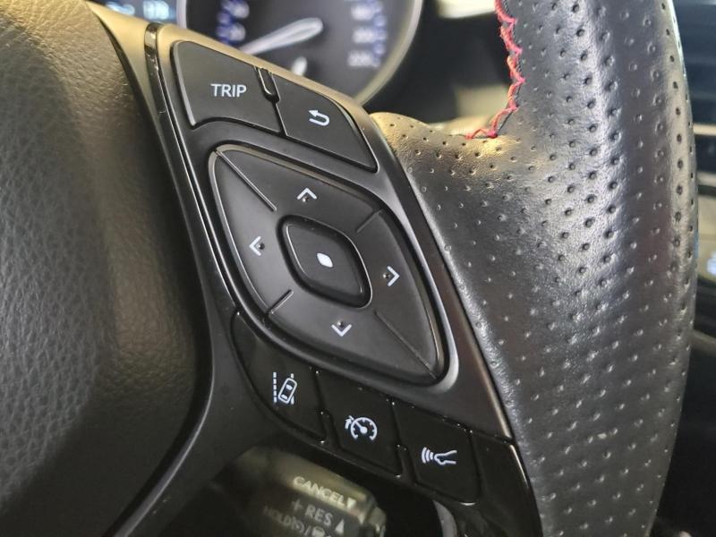 Image TOYOTA C-HR 122h GR-Sport 2WD E-CVT MY20