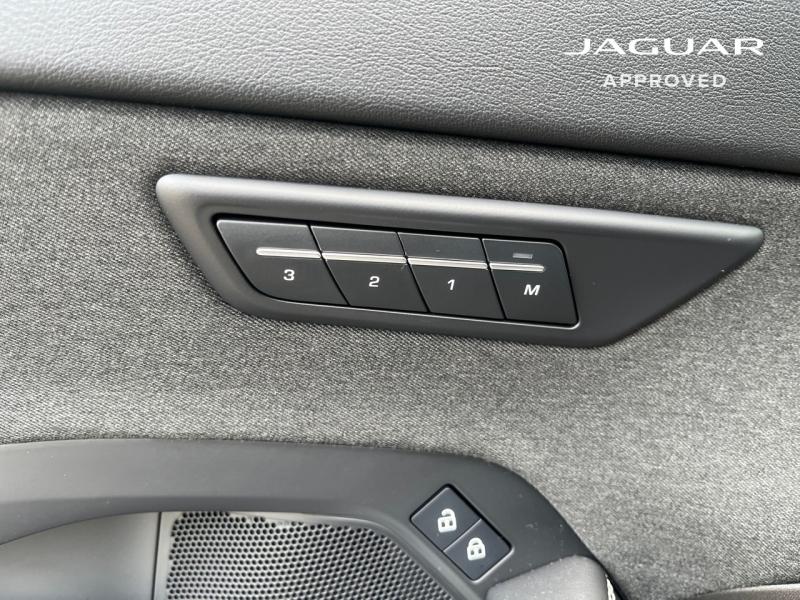 Image JAGUAR E-Pace P300e PHEV R-Dynamic HSE BVA AWD