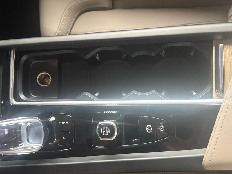Image VOLVO Xc60 XC60 Plus  T6 AWD Hybride rechargeable  Hybride Rechargeable (Essence)  Dark