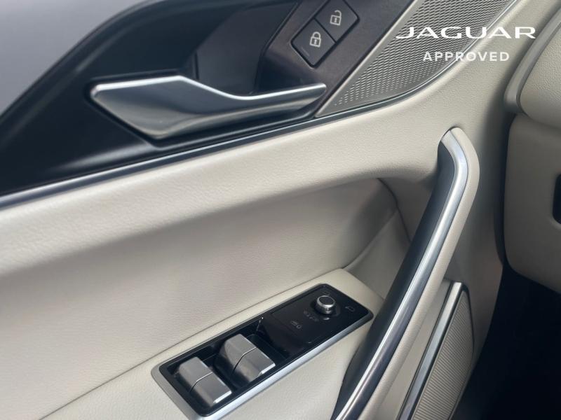 Image JAGUAR F-Pace P400e Plug-in-Hybrid SE BVA8 AWD