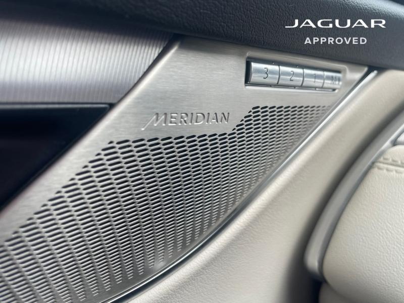 Image JAGUAR F-Pace P400e Plug-in-Hybrid SE BVA8 AWD