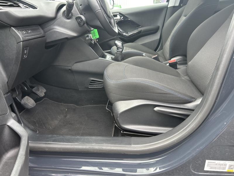Image PEUGEOT 208 1.2 PureTech 82ch E6.c Signature 5p