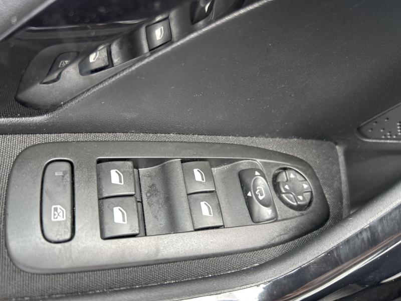 Image PEUGEOT 208 1.2 PureTech 82ch E6.c Signature 5p