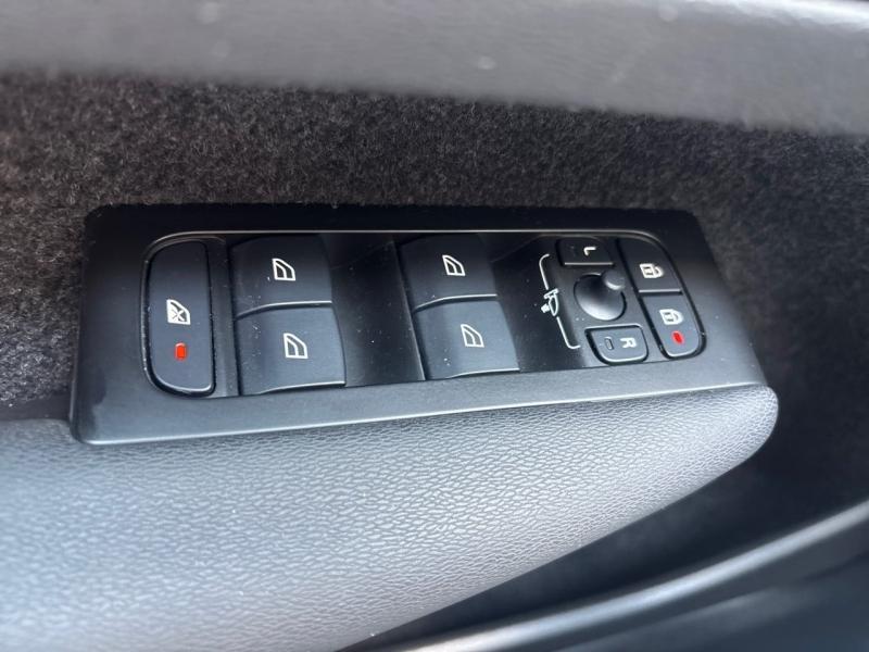 Image VOLVO XC40 T2 129ch Momentum Business Geartronic 8