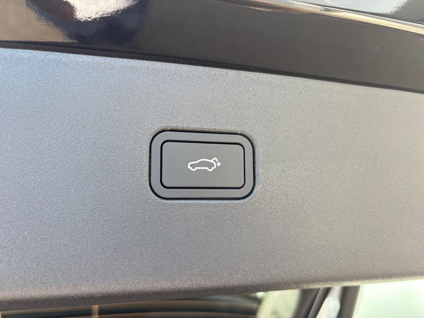 Image VOLVO EX30 P5 Long Range 272ch 69kWh Black Edition