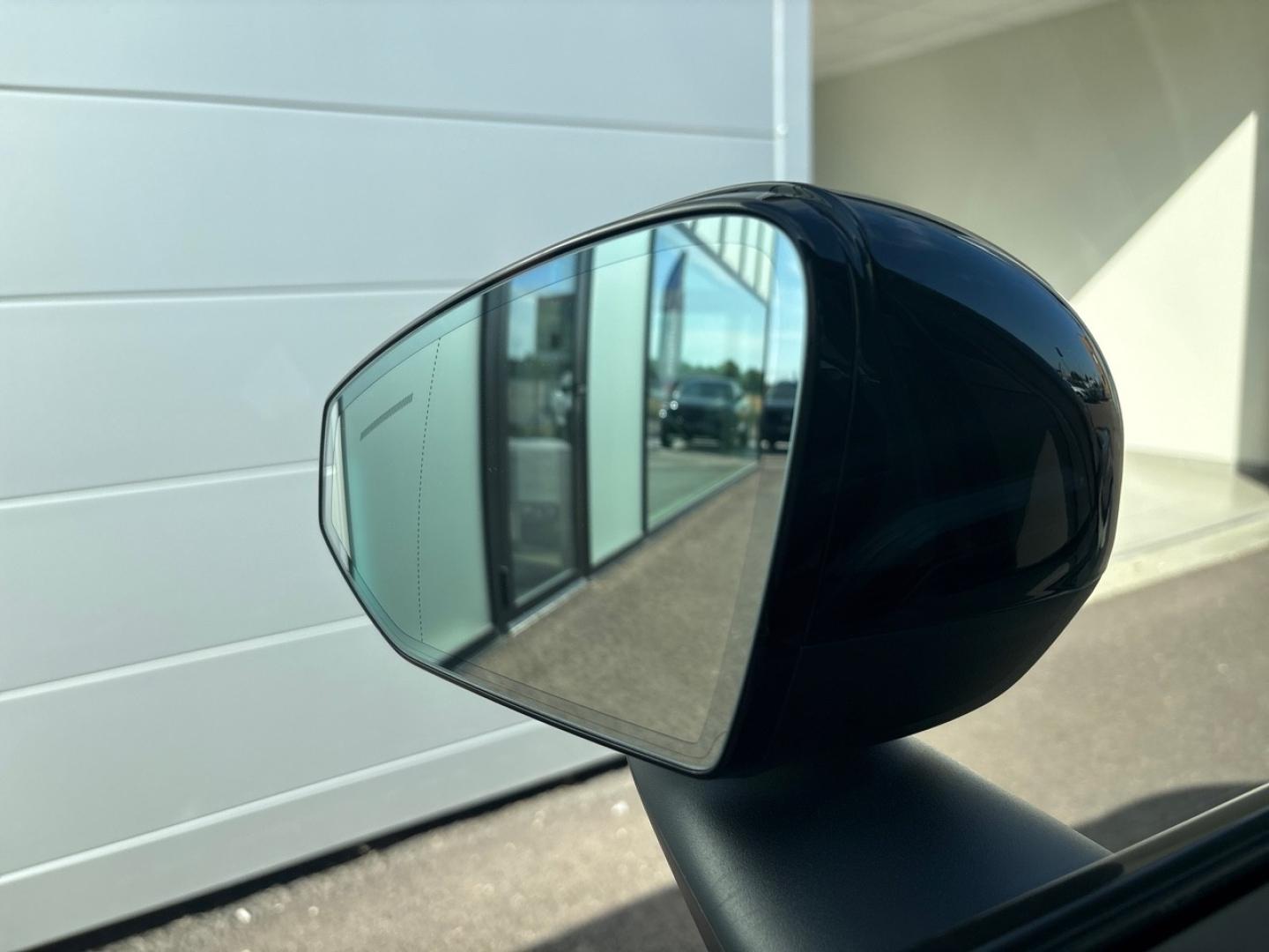 Image VOLVO EX30 P5 Long Range 272ch 69kWh Black Edition