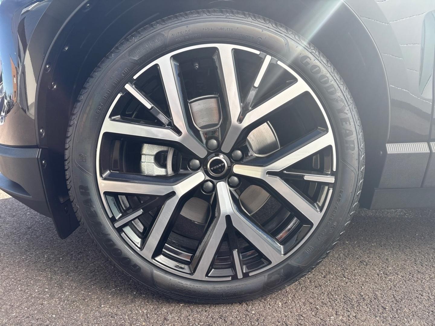 Image VOLVO EX30 P5 Long Range 272ch 69kWh Black Edition