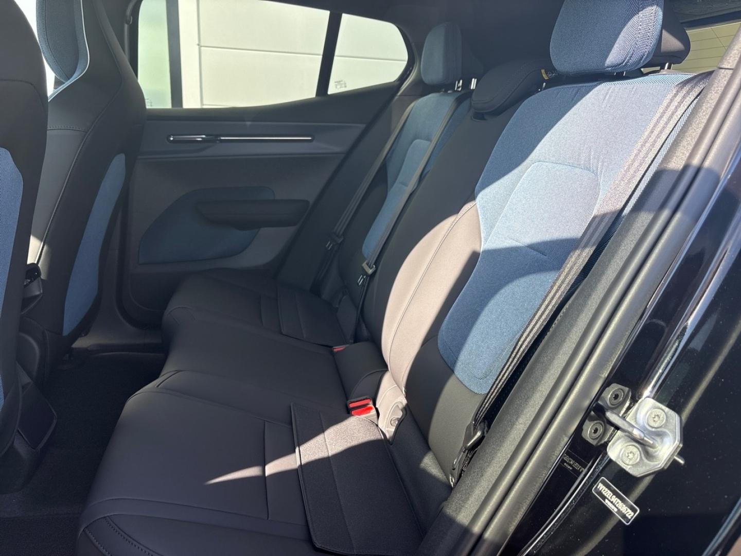 Image VOLVO EX30 P5 Long Range 272ch 69kWh Black Edition