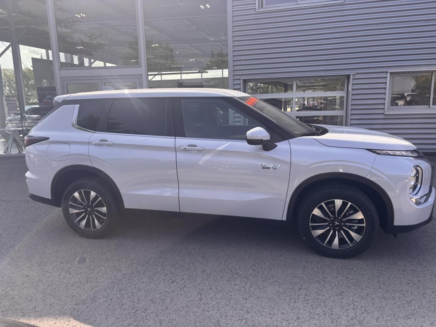 Image MITSUBISHI Outlander 2.4 PHEV 306ch Invite+ 4WD
