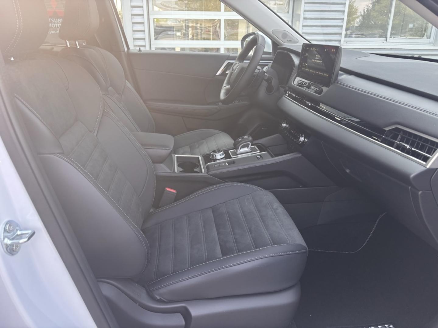 Image MITSUBISHI Outlander 2.4 PHEV 306ch Invite+ 4WD