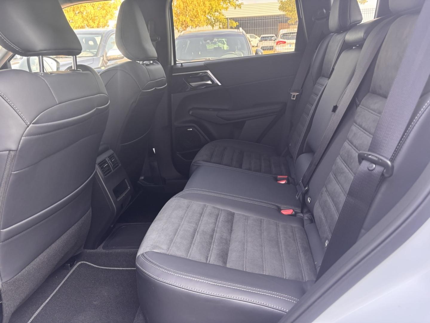 Image MITSUBISHI Outlander 2.4 PHEV 306ch Invite+ 4WD